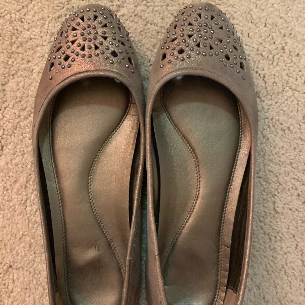 Flats - Picture 2 of 3
